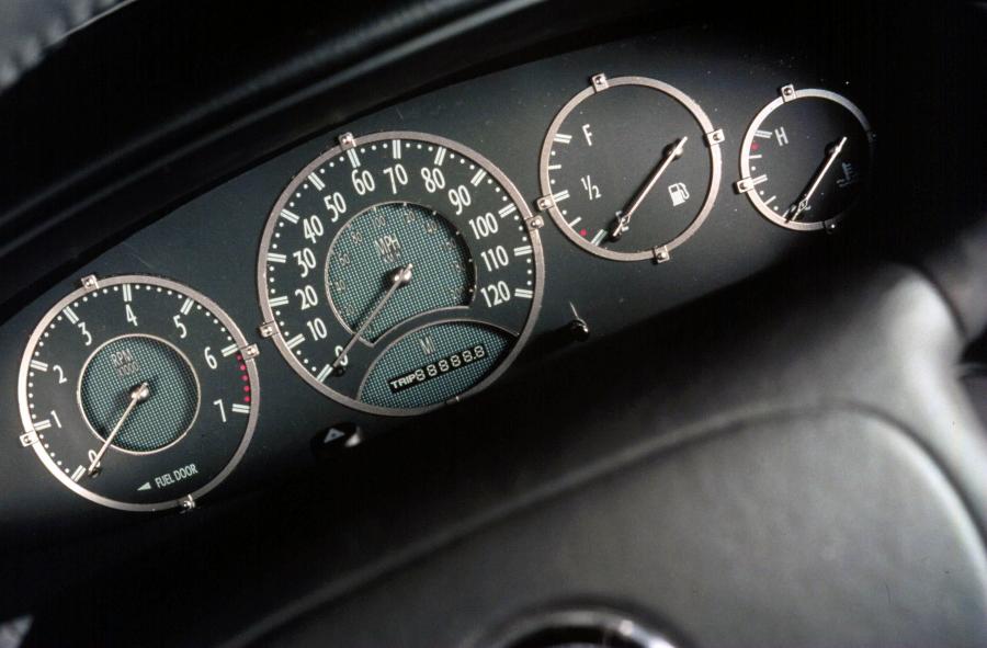  Chrysler Sebring Convertible 1997 года  (фото 16 из 27)